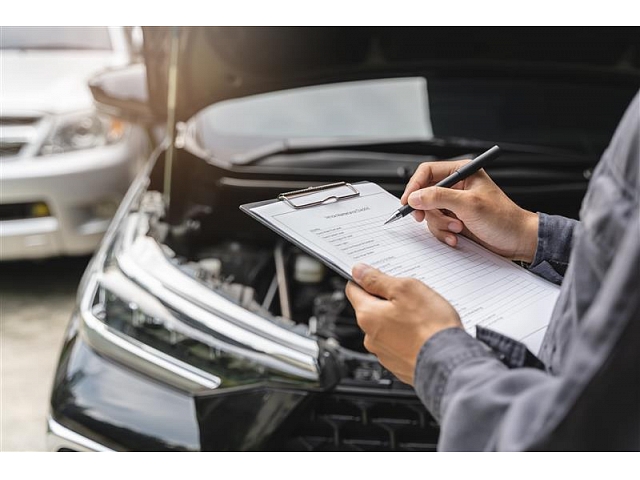 Foto: Auto apkope; autors: https://www.shutterstock.com/g/Pormezz Foto: Auto apkope; autors: https://www.shutterstock.com/g/Pormezz