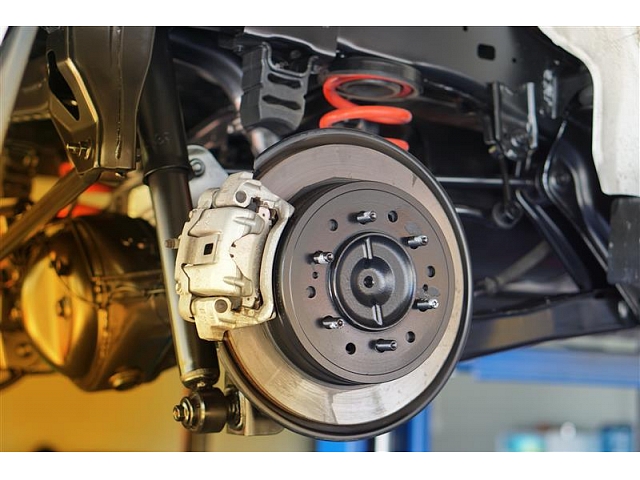 Foto: Auto rezerves daļas; autors: https://www.shutterstock.com/g/MR.YURANAN+LAKHAPOL Foto: Auto rezerves daļas; autors: https://www.shutterstock.com/g/MR.YURANAN+LAKHAPOL