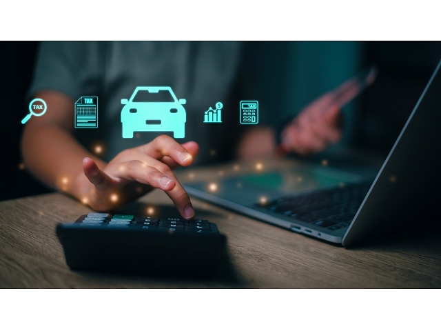 Foto: Auto vērtētājs; autors: https://www.shutterstock.com/g/Oranzy Foto: Auto vērtētājs; autors: https://www.shutterstock.com/g/Oranzy