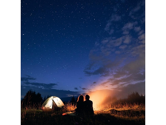 Foto: Nakšņošana teltī; Foto: Nakšņošana teltī;