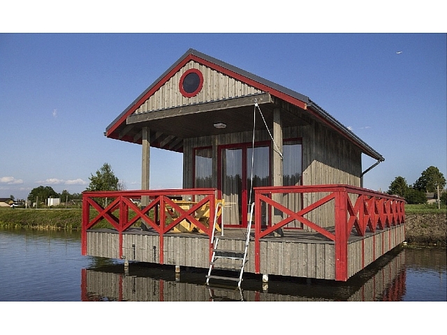Foto: Namiņi uz ūdens; autors: https://galerija.zl.lv/viesites-atputas-komplekss/1000211027_009.jpg_x#Tab Foto: Namiņi uz ūdens; autors: https://galerija.zl.lv/viesites-atputas-komplekss/1000211027_009.jpg_x#Tab