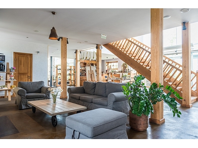 Foto: Viesu nams; autors: https://galerija.zl.lv/rozmalas-atputas-komplekss/rozhmalas-interior-14.jpg#Tab Foto: Viesu nams; autors: https://galerija.zl.lv/rozmalas-atputas-komplekss/rozhmalas-interior-14.jpg#Tab