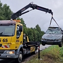 Эвакуация после автомобильной аварии.