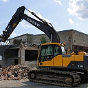 EkoDeal veic rūpīgus ēku demontāžas darbus, garantējot drošību un efektīvu būvgružu apsaimniekošanu.