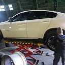 Tire change and balancing for passenger cars and SUVs