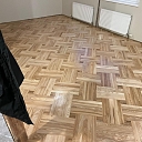 Parquet board tinting and oiling