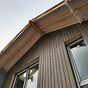 Roof ridge cladding with planks