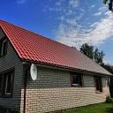 Красная металлическая крыша
