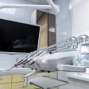 Modern and equipped dental office for precise and safe treatment.