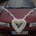 Sirsniņveida ziedu pušķi auto rotāšanai