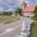 Лестенесская церковь и могилы братьев