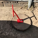 Manhole cover lifting magnet