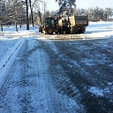 Очистка тротуаров парковок от снега.