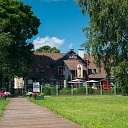 The postman's house is located in a picturesque location with well-kept surroundings, creating a pleasant atmosphere for guests.