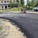 kompakta gala slāni uz ceļa, nodrošinot ilgstošu izturību un kvalitāti