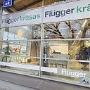 Витрина с красками Flugger в магазине Profcentrs в Ганибу дамби