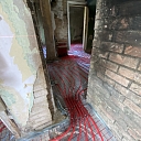 Laying a screed concrete floor