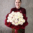 Skaisti ziedi Valkā