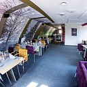 The postman's house provides a spacious and bright hall, suitable for banquets, for celebrations and corporate events.