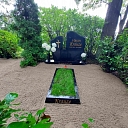 Crossroads, IK - grave curb