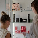 A NoFrēte specialist advises on the most suitable skin care products, helping to choose solutions, that best suits your skin type and needs.