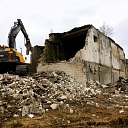 EkoDeal nodrošina drošus demontāžas darbus arī sarežģītos un ierobežotos apstākļos.