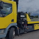 magās klases evakuators, gatavs palīdzēt transportēšanas atbalstam uz autostrādēm vai attālākām vietām