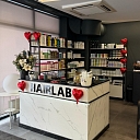 Привлекательная и современная зона ресепшена.