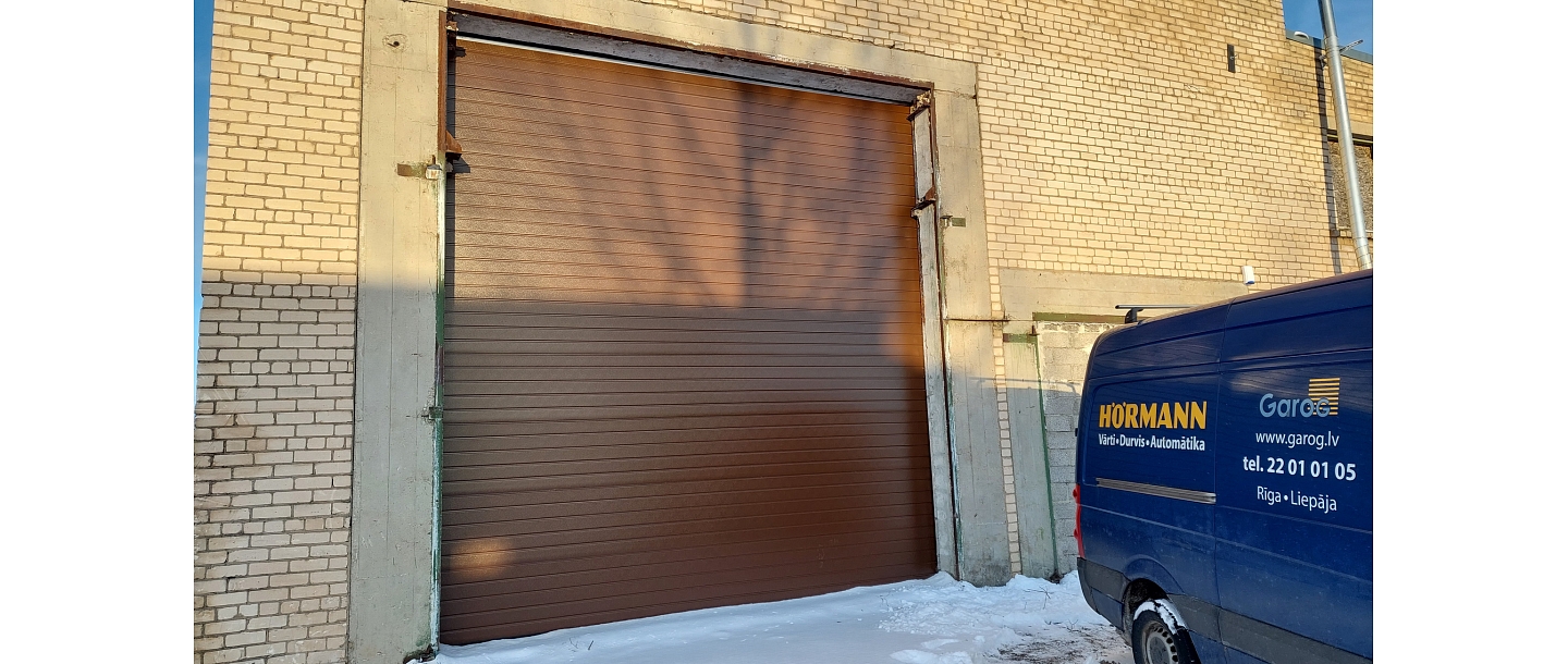 Hormann industriālie sekciju vārti brūnā krāsā