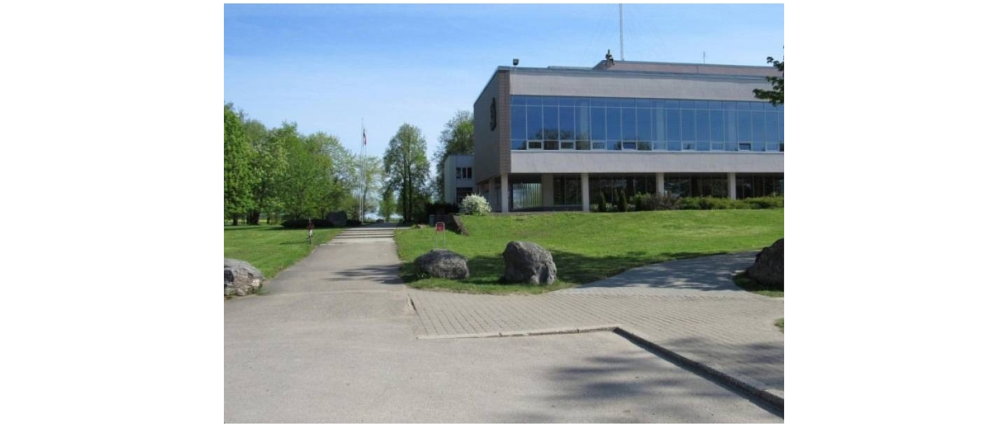 "Pils kafejnīca"