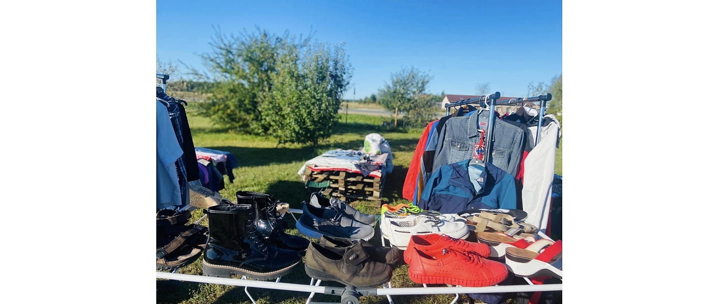 Trunk market in Kirpeni