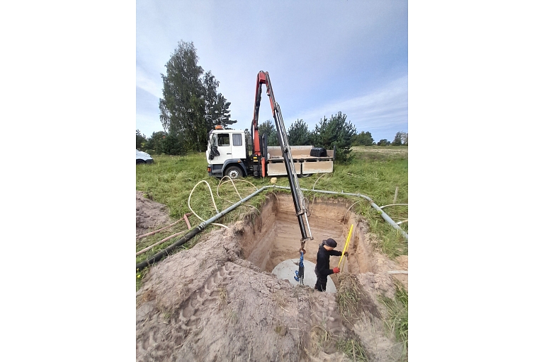 Freight transport and machinery services