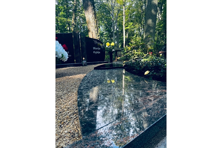 надгробные памятники
