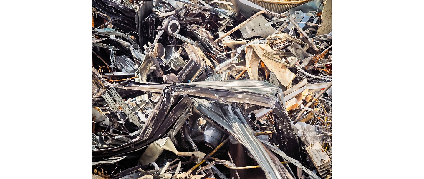 Melnie metāllūžņi