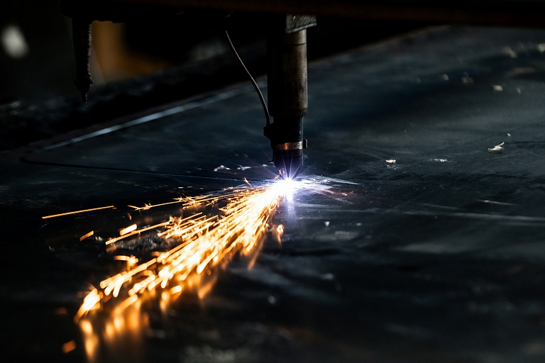 Working with modern laser cutting equipment, providing accurate solutions.