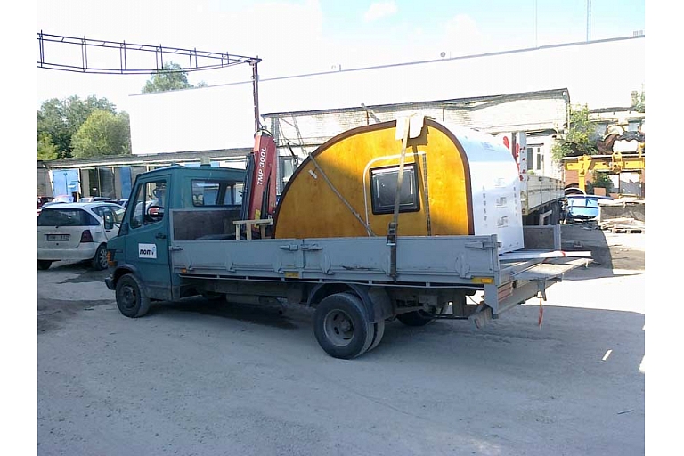 Smagais automobilis ar celtni