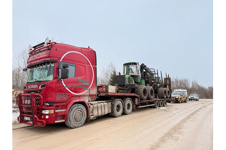 Meža tehnikas transportēšana
