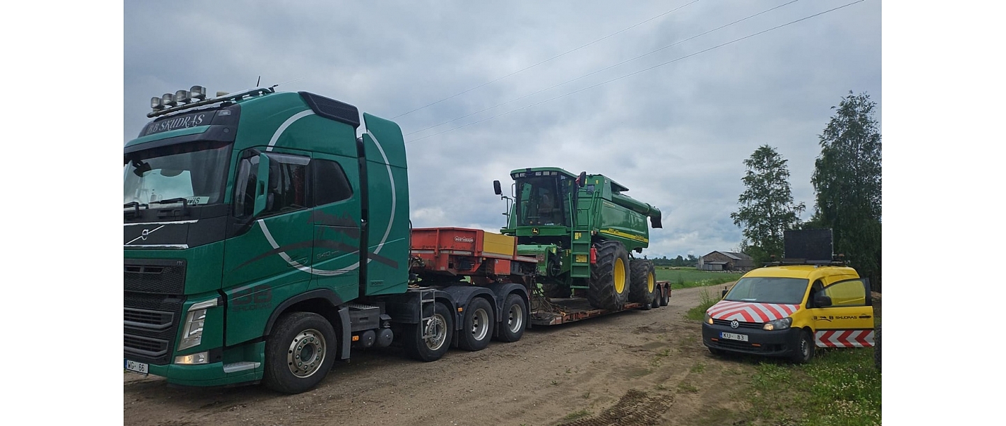 Lauksaimniecības tehnikas transportēšana ar pavadību