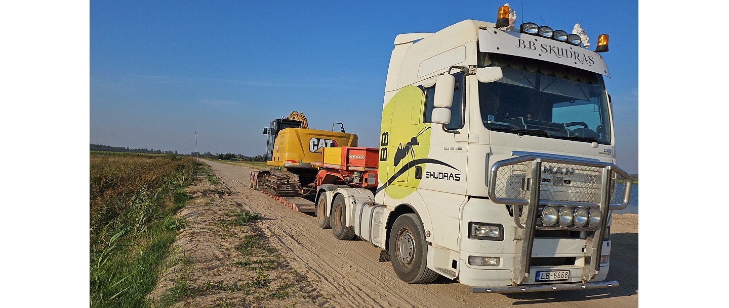 Oversized cargo transportation