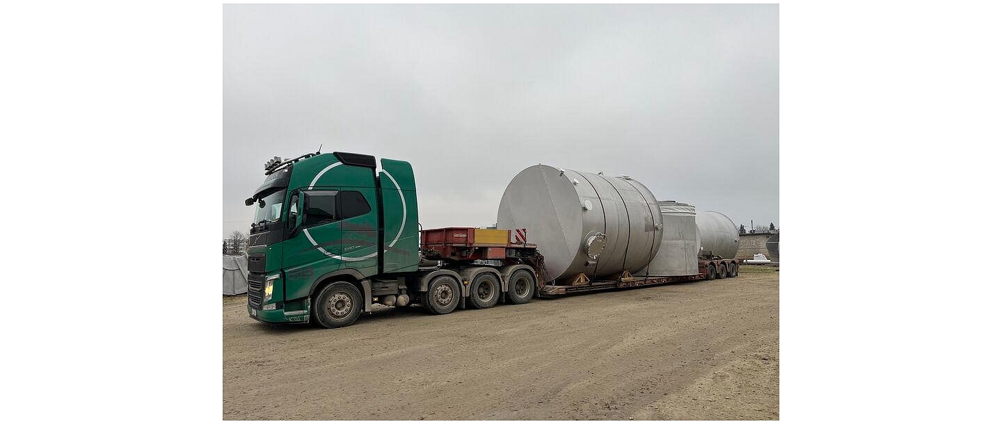 Oversized cargo transportation