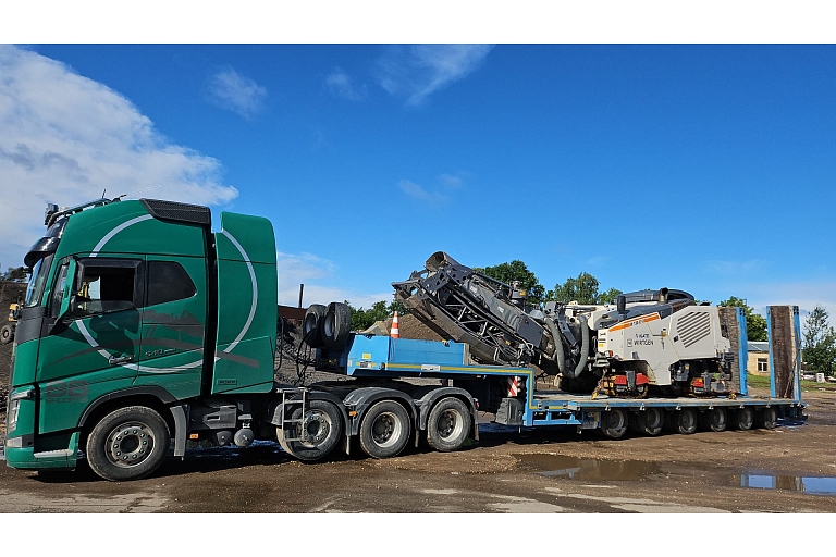 Oversized cargo transportation