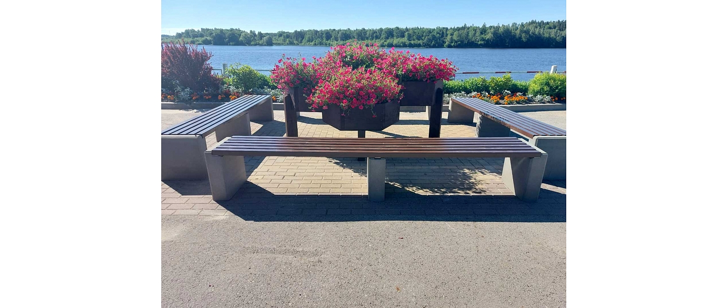 different sized benches