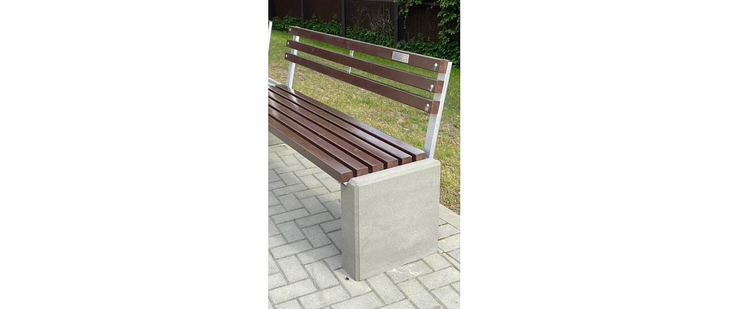 bench with backrest