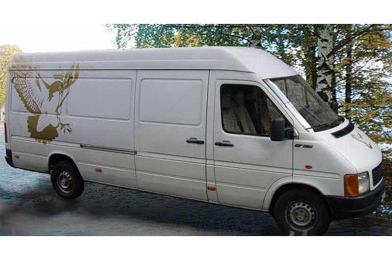 The VW MAXI minibus can transport belongings, furniture, piano