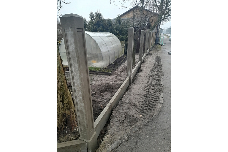 Fencing construction