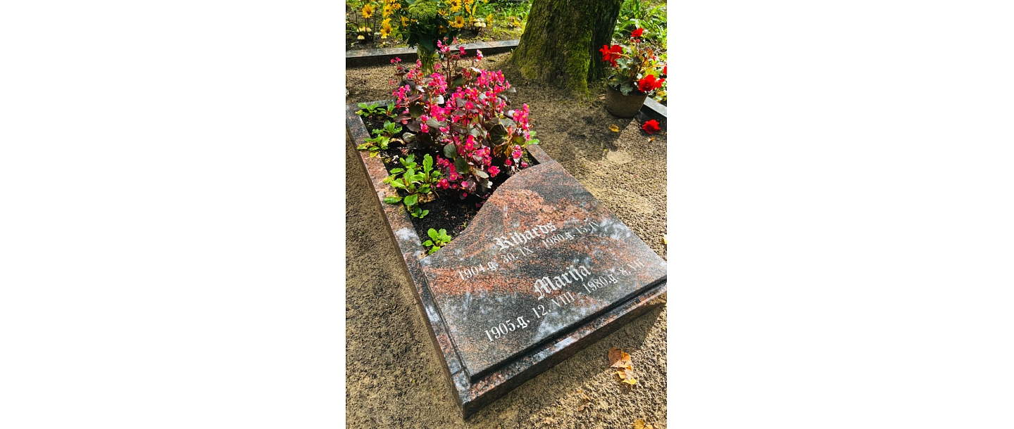 pieminekļi no granīta