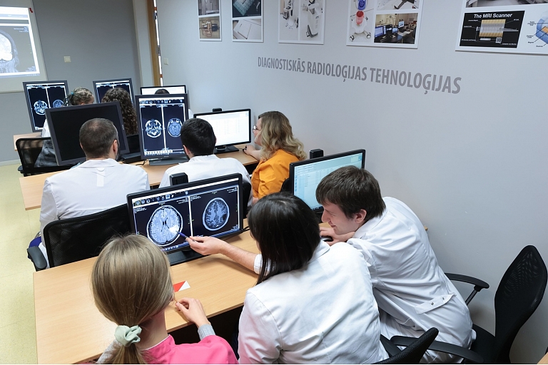 Помощник рентгенолог