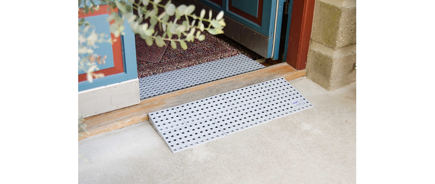 Saliekama uzbrauktuve.