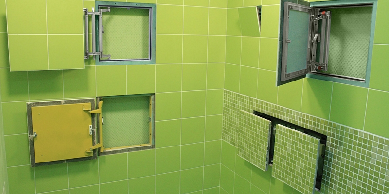 Pressure hatches in tiles