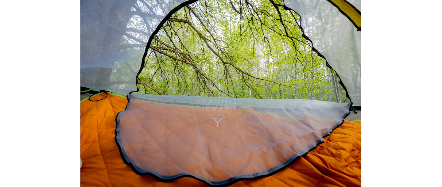 Внутри палатки